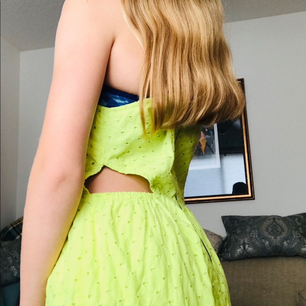 Yellow dress - Picture 2 of 2